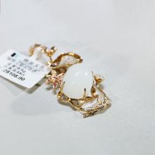 和(hé / huò)田玉鑽石挂件