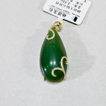 和(hé / huò)田玉鑽石挂件